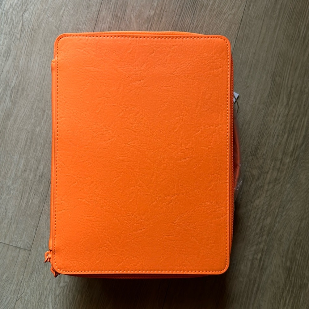 BÉIS Cosmetic Case in Creamsicle RARE